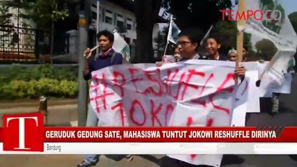 Geruduk Gedung Sate, Mahasiswa Tuntut Jokowi Reshuffle Dirinya