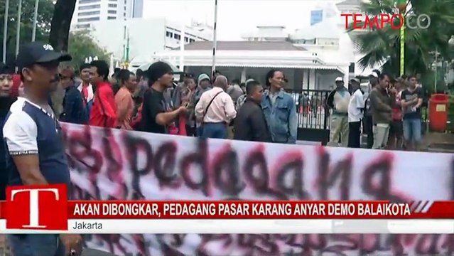 Akan Dibongkar, Pedagang Pasar Karang Anyar Demo Balaikota