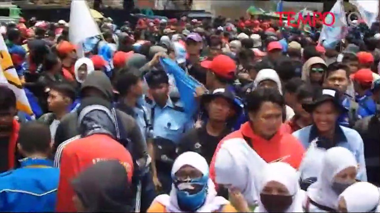 Tolak RPP Pengupahan, Ribuan Buruh Kepung Gedung Sate