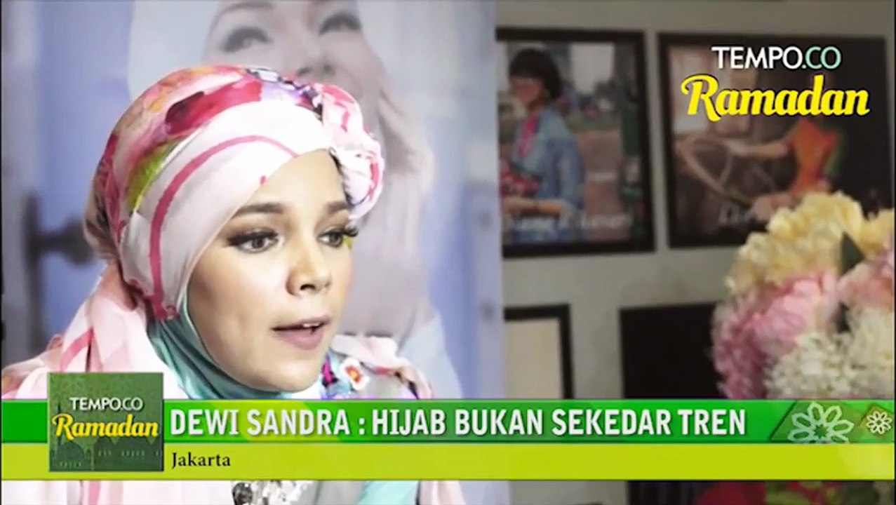 Dewi Sandra : Hijab Bukan Sekedar Tren