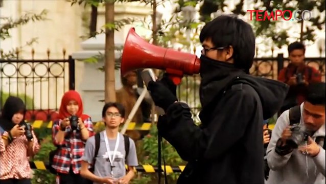 Solidaritas-Masyarakat-Bandung-Ikuti-Aksi-May-Day.flv