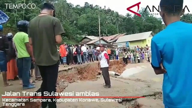 Jalan Trans Sulawesi Amblas, Terbentuk Lubang Besar Memanjang