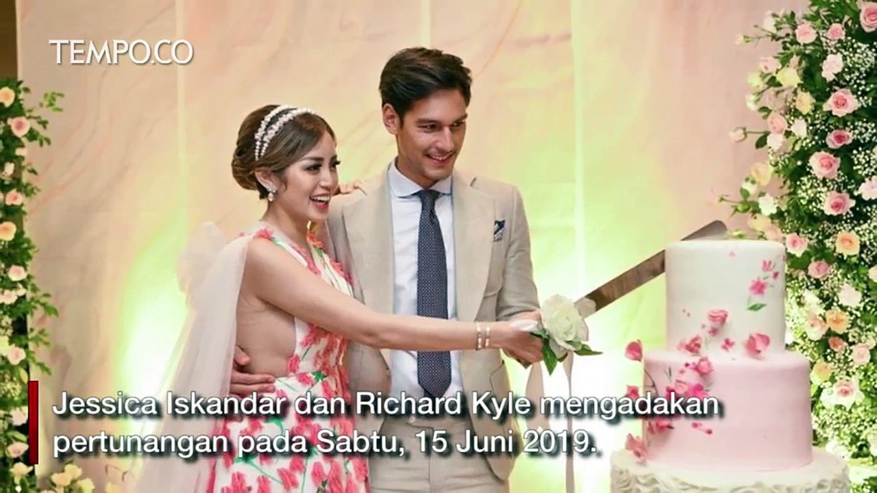 Pertunangan Romantis Ala Jessica Iskandar dan Richard Kyle