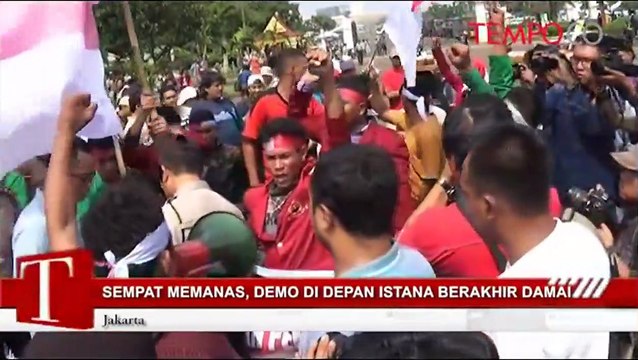 Sempat-Memanas-Demo-di-Depan-Istana-Berakhir-Damai.flv