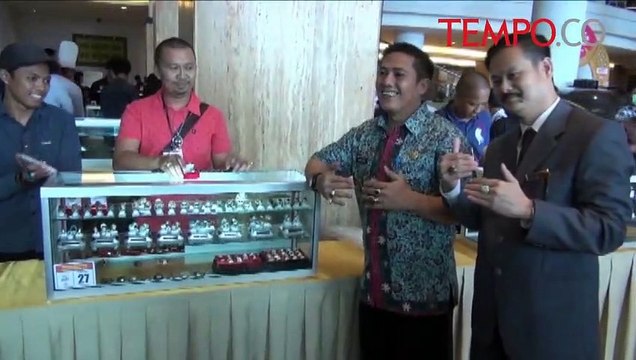 Wow-Ada-Janin-di-Dalam-Batu-Akik-di-Makassar.flv