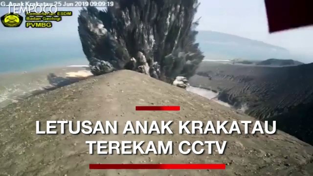 Detik-detik Letusan Gunung Anak Krakatau Terekam CCTV dari Dekat
