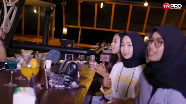 Maulana Ardiansyah - Disana Menanti Disini Menunggu (Live Ska Reggae)