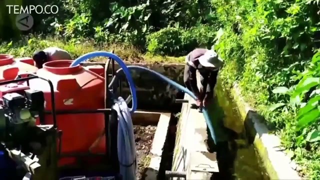 Kekeringan Melanda, Warga Manfaatkan Untuk Jual Air Bersih