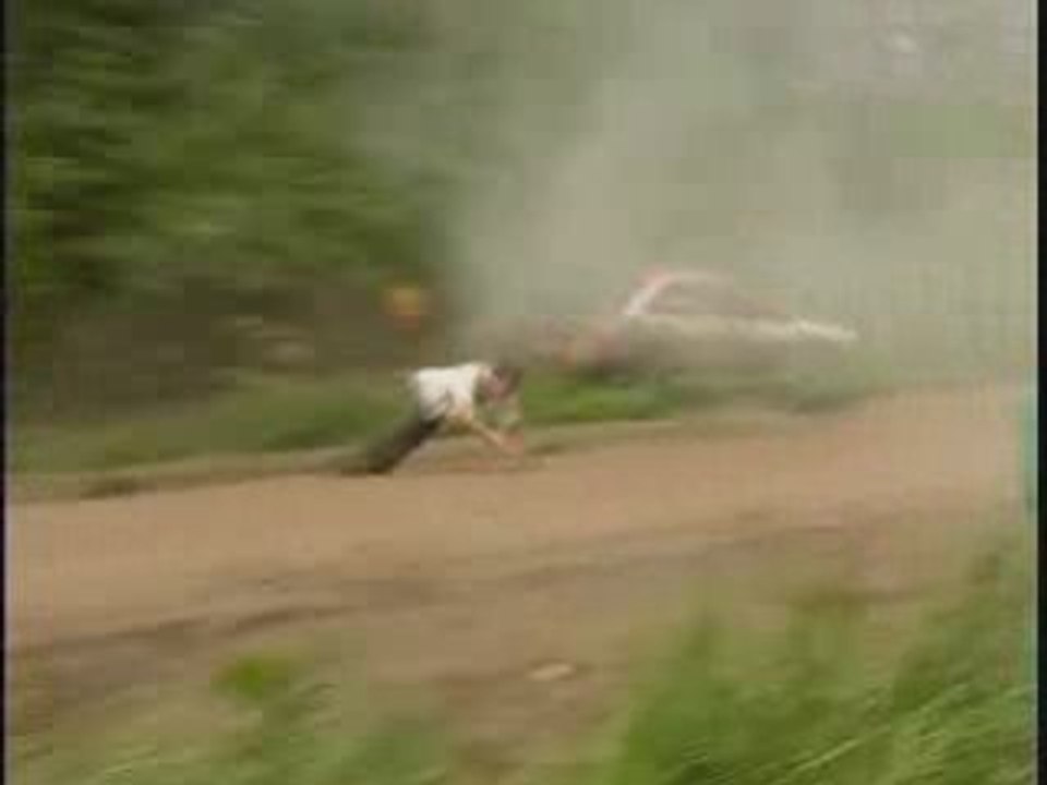 Crash course rally !! voiture dans le decor