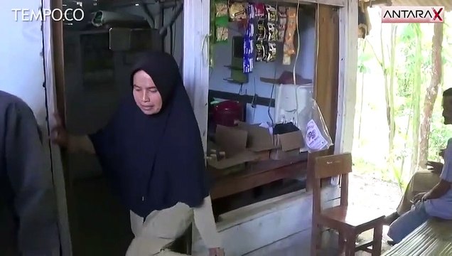 15 Tahun Mengabdi, Guru Nining Tinggal di Samping Toilet