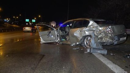 Bursa'da tankerle otomobilin çarpışması sonucu 2 kişi yaralandı