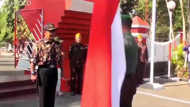 Kirab Bendera Merah Putih Sepanjang 74 Meter