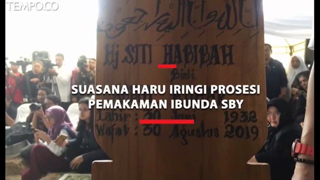 Suasana Haru Iringi Prosesi Pemakaman Ibunda SBY