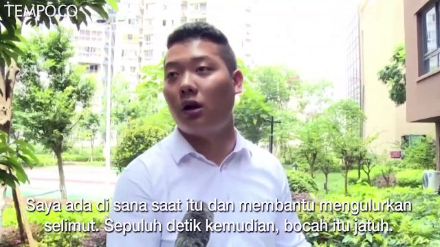 Detik-detik Warga Selamatkan Balita yang Jatuh dari Lantai 6