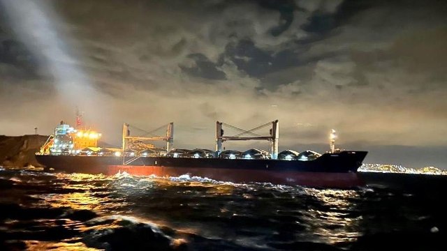 Marmara Denizi’nde tahıl gemisi karaya oturdu