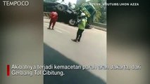 Truk Terguling di Tol Bekasi, Lalu Lintas Macet Parah