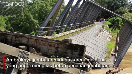 Detik-detik Jembatan di Aceh Ambruk Akibat Tergerus Sungai