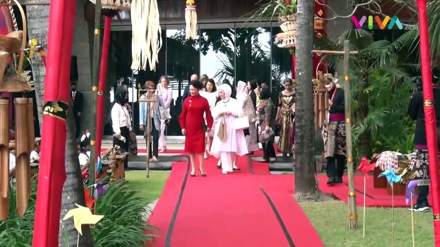 Istri Xi Jinping Rela Turun Red Carpet Demi Iriana Jokowi