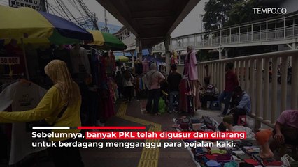 Maju Mundur PKL Berjualan di Trotoar
