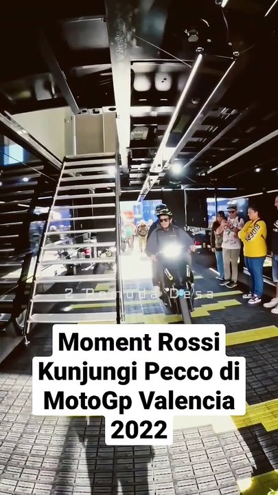 Motogp-moment-valentino-rossi-kunjungi-bagnaia-di-motogp-valencia-2022