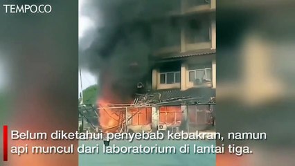 Video herunterladen: SMK Yadika 6 Terbakar, Siswa Nekat Lompat dari Lantai Tiga