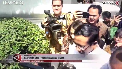 Menko Polhukam Mahfud MD, Lekat dengan Dunia Hukum