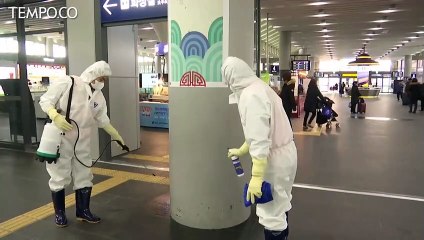 Cegah Virus Corona, Korea Selatan Siram Disinfektan di Stasiun