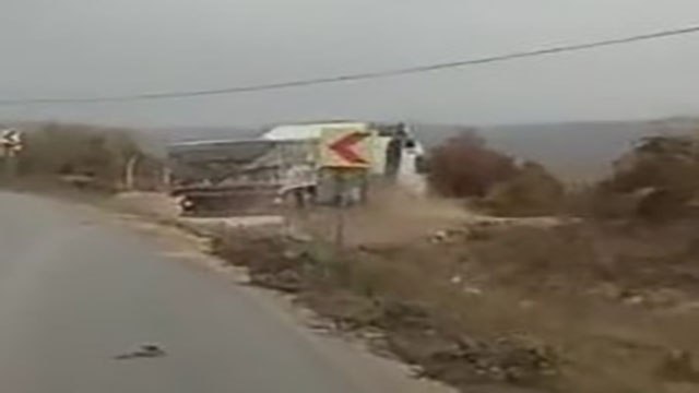 Hafriyat kamyonuyla çarpışan TIR yoldan böyle çıktı