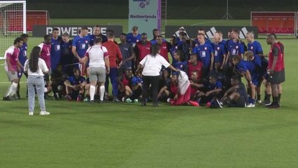 Dutch team mistakenly handed French flag in photo opp