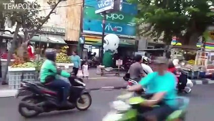 Anies Baswedan Bikin Wacana PKL Bisa Jualan di Trotoar