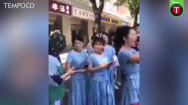 Benarkah Ini Video Warga Cina yang Berlomba-lomba Ikut Salat karena Takut Virus Corona?