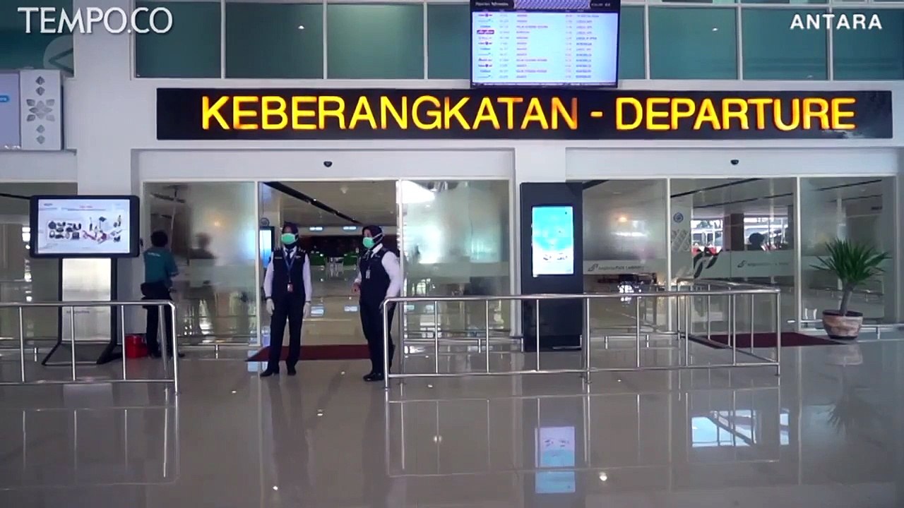 Hujan abu vulkanik, Bandara Adi Soemarmo ditutup sementara