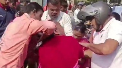 सारण: आखिर क्या हुआ ऐसा की अस्पताल में ही भीड़ गई दो महिलाएं, विडियो हो रहा वायरल