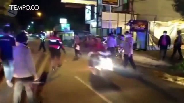 Cegah Corona, Polisi Bubarkan Keramaian Massa di Berbagai Kota
