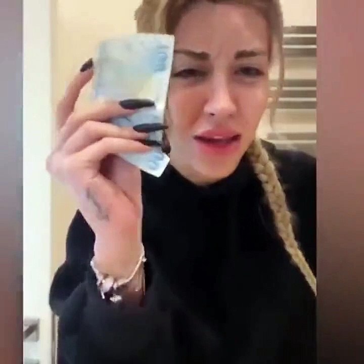 Sosyal medya fenomeni Türk lirasını klozete attı