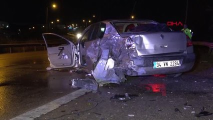 BURSA'DA BARİYERLERE ÇARPARAK SAVRULAN OTOMOBİLE TANKER ÇARPTI: 2 YARALI