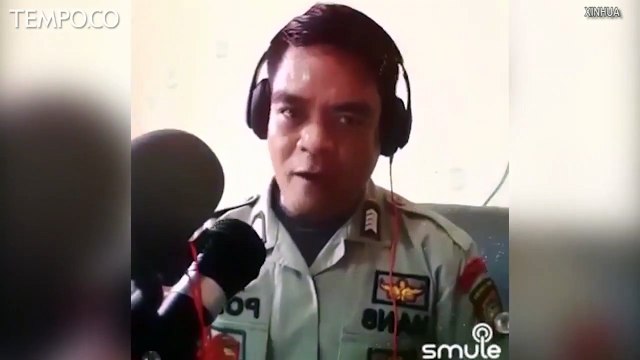 Polisi Indonesia Menyanyi sebagai Solidaritas untuk Wuhan