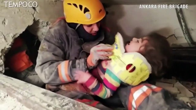 Detik-detik Penyelamatan Balita dari Reruntuhan Gempa Turki
