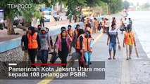 108 Pelanggar PSBB di Kafe Remang-remang Bersihkan Trotoar
