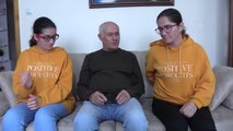Engelli iki kızına hem annelik hem babalık yapıyor