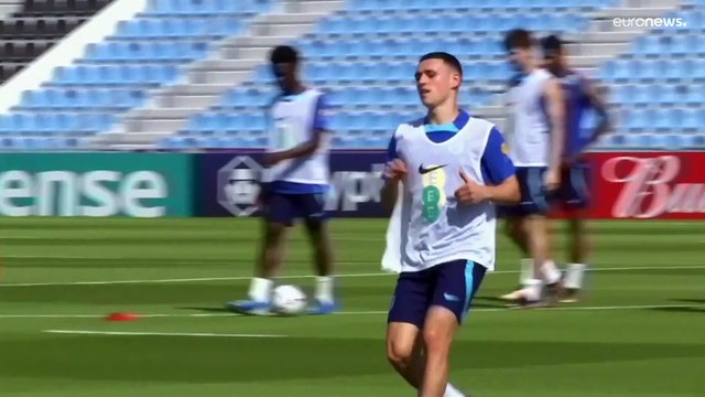 Болельщики и футболисты съезжаются в Катар