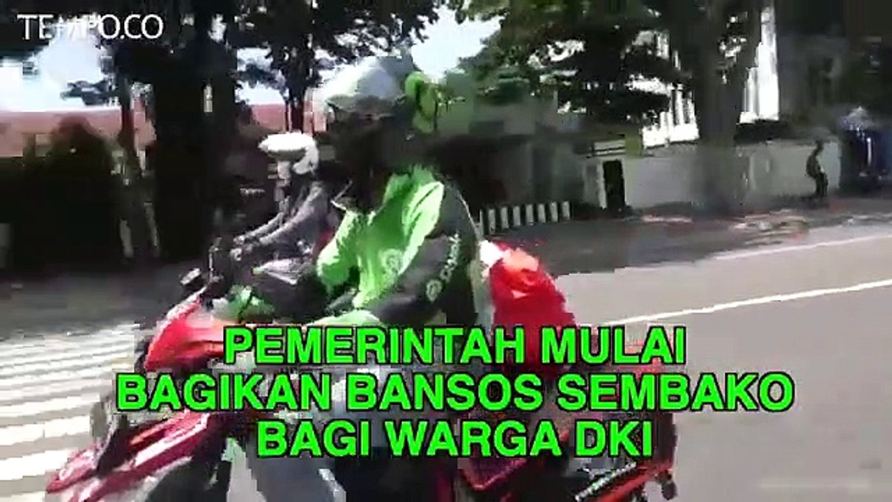 Pemerintah Mulai Bagikan Bansos Sembako Bagi Warga DKI