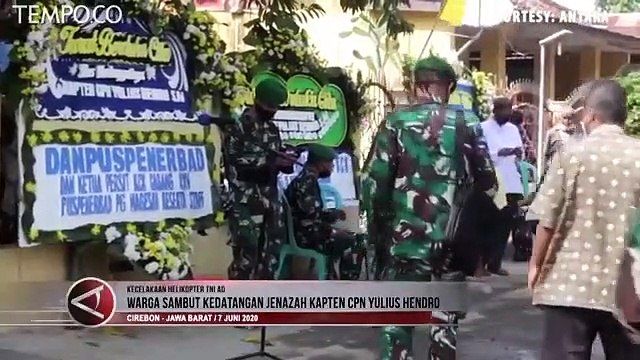 Isak Tangis Pecah saat Jenazah Korban Helikopter Jatuh Tiba di Rumah Duka