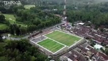 Lapangan Sepak Bola Berkualitas Eropa di Lereng Merapi