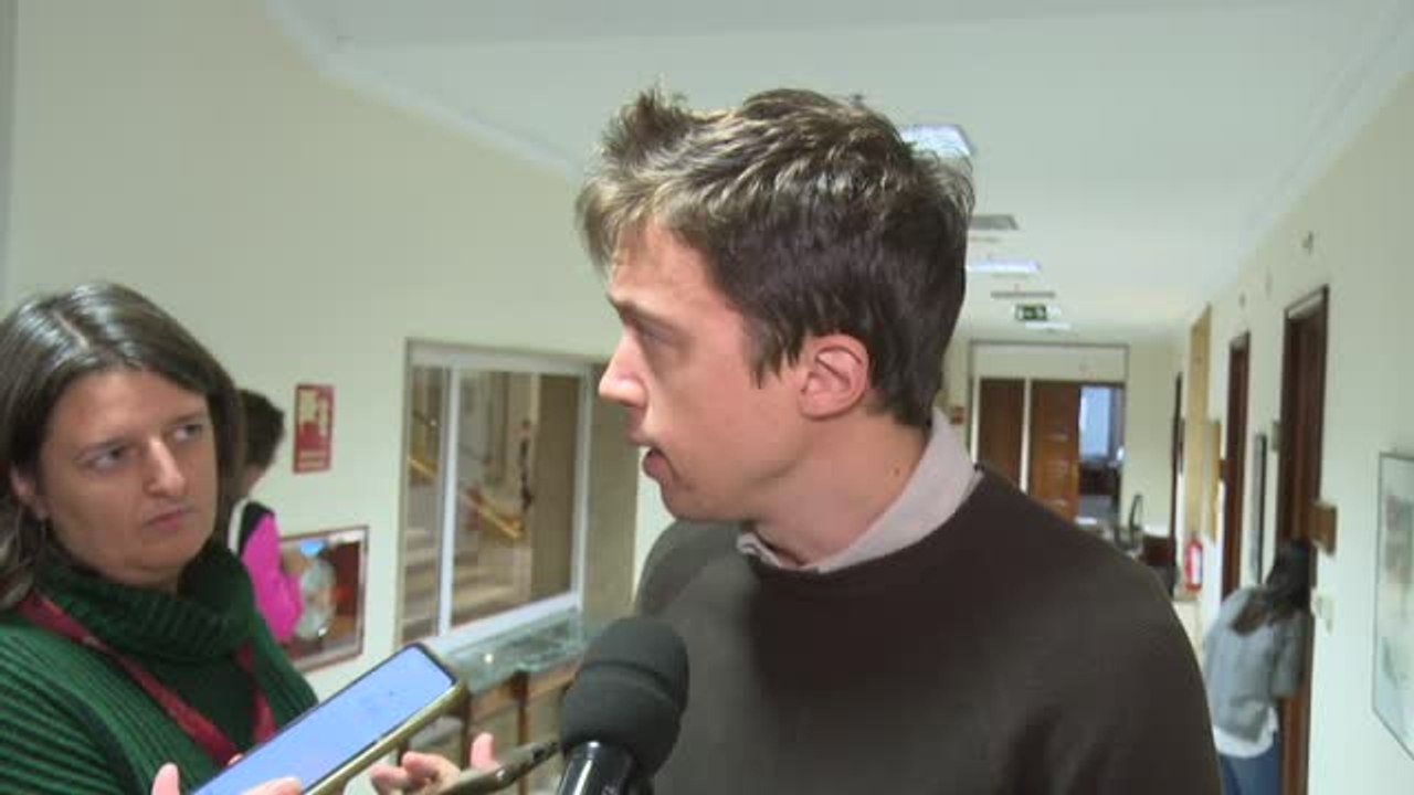 Errejón pide no "añadir más ruido" a la controv...