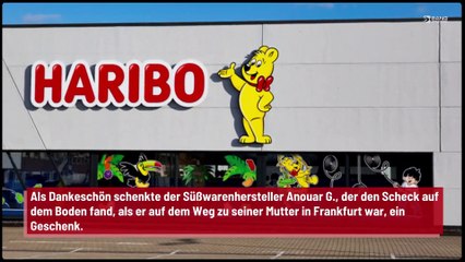 Mann zerreißt einen von Haribo ausgestellten Scheck