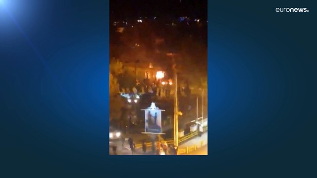 La maison de l'ayatollah Khomeini incendiée par les manifestants en Iran