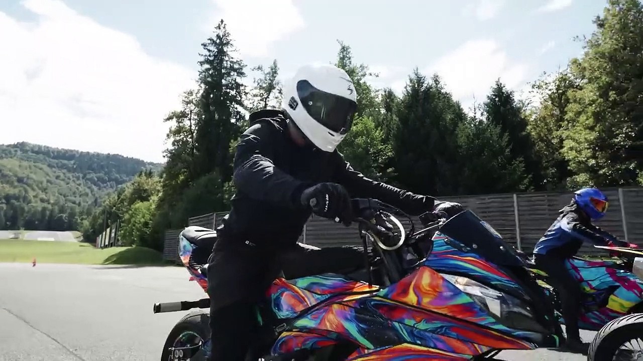 MOTO DRIFT BATTLE - KTM 790 DUKE vs. KAWASAKI NINJA ZX 6R _ RokON VLOG