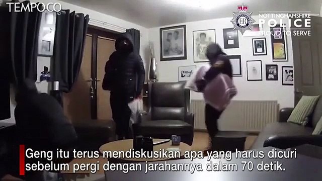 Terekam CCTV Aksi 3 Pencuri Bobol Rumah sambil Diskusi Apa yang Perlu Dicuri