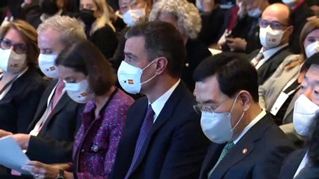 El CIS aumenta a 5,5 puntos la ventaja del PSOE sobre el PP